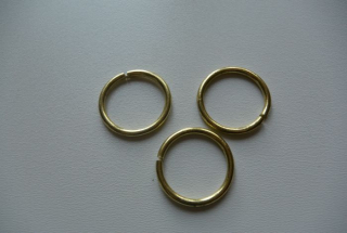 Kovový kroužek Ø 2,5 zlatý 