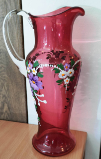 Džbán s květy, ručně malované sklo